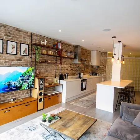 Modern Apartment In The Heart Of London
